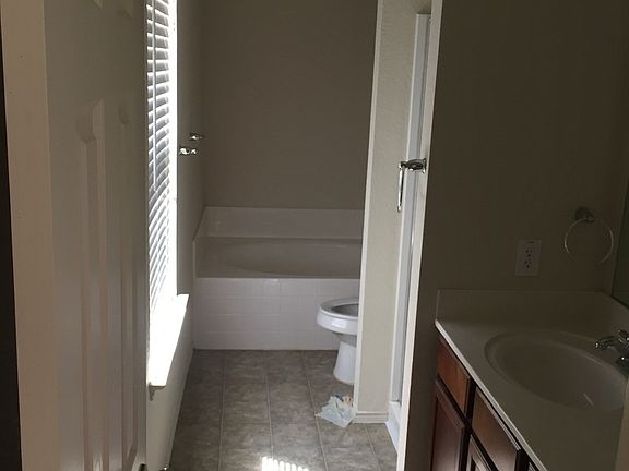 4th image of 207 Belmont Park Dr