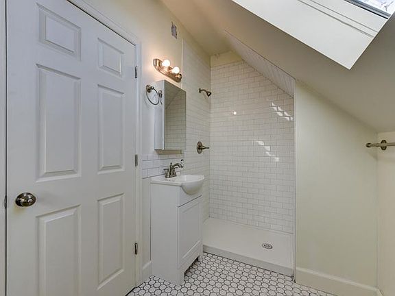 3rd image of 1553 Steele St #7