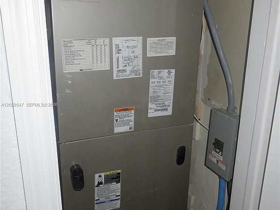 5th image of 5801 SW 28th St
