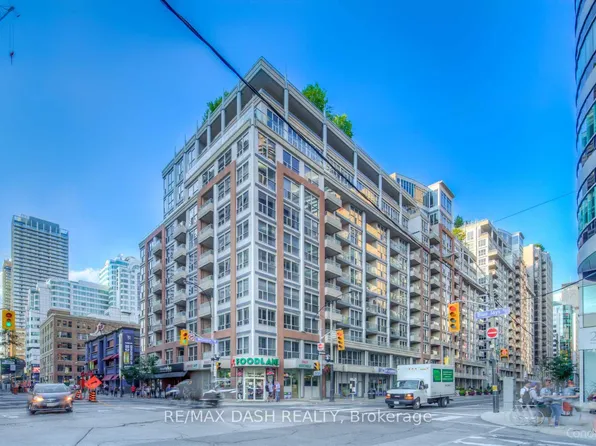 270 Wellington St W, Toronto, ON