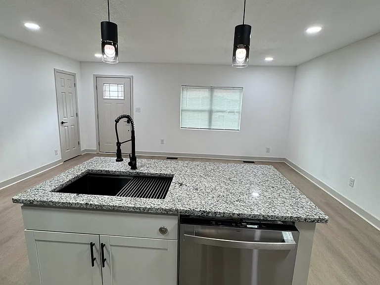 213 Ivey St — Photo 9