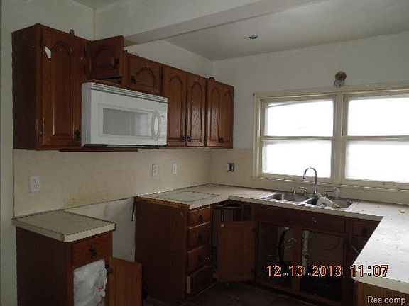 5th image of 15238 Cleveland Ave