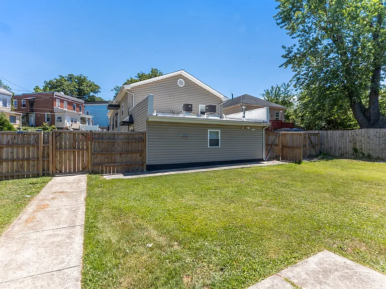 1706 Harman Ave — Photo 17