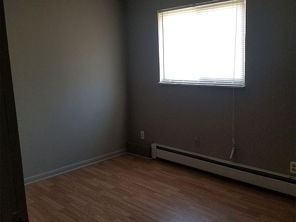 5th image of 29 S Decker Ave APT 4