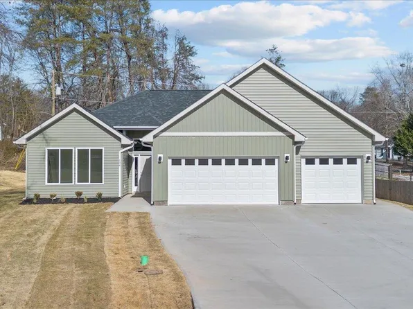 104 Wood Rd, Taylors, SC 29687