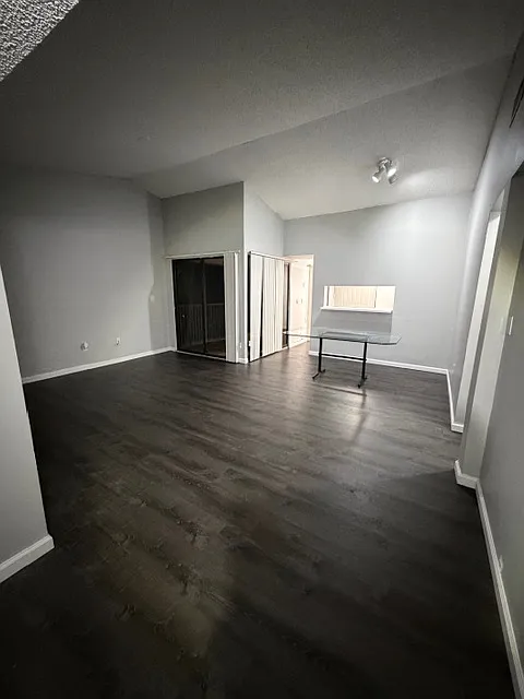 Building Photo - 1135 N Franklin Ave #1135H