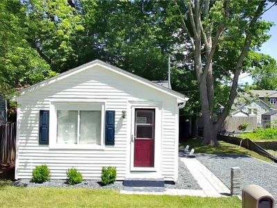 69 Kenway Ave, Warwick, RI, 02889
