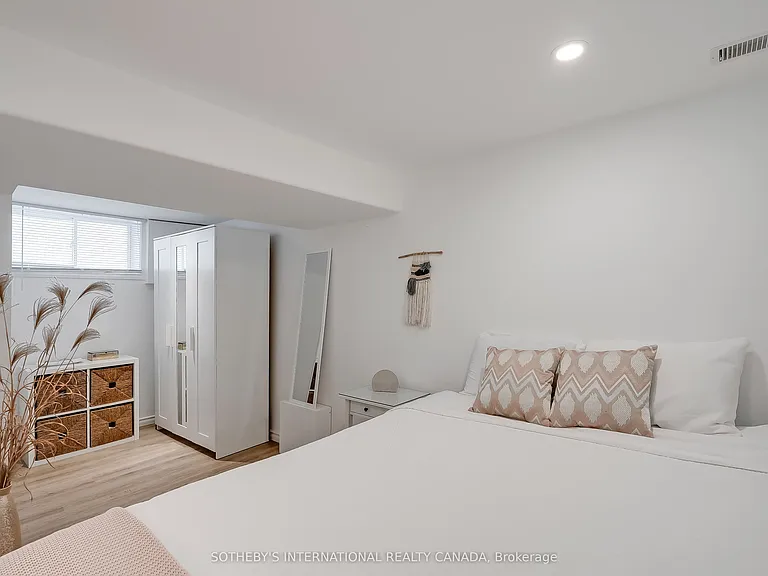 12 Peel St S — Photo 16