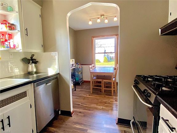 4th image of 32734 Willowick Dr