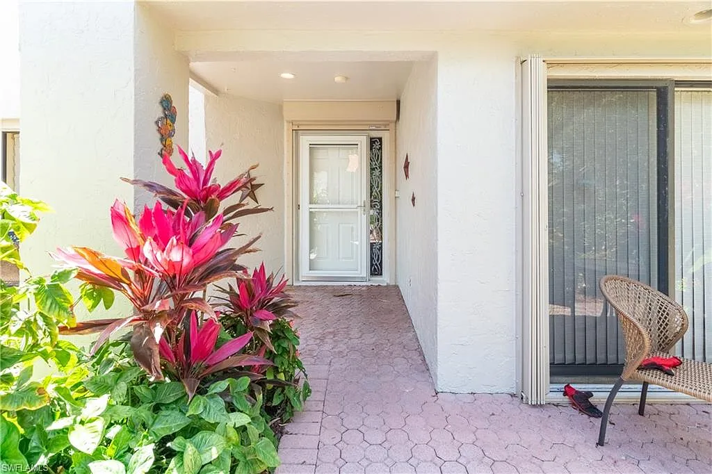 2 bed, 2.0 bath, 1359 sqft, $6,000 — Photo 2
