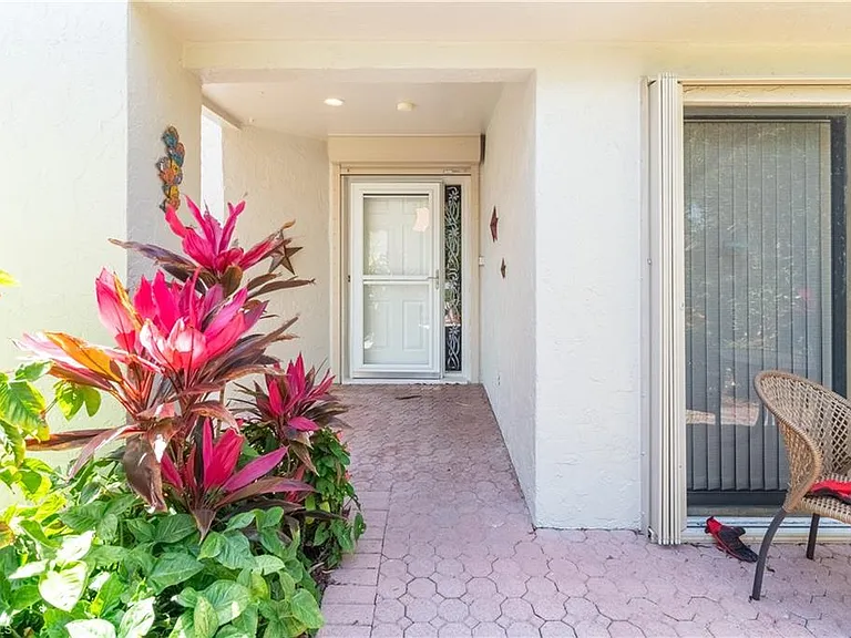 522 Beachwalk Cir — Photo 2