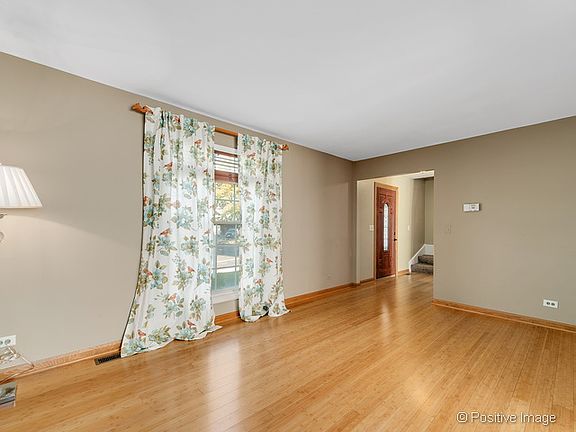3rd image of 842 Royal Glen Ln