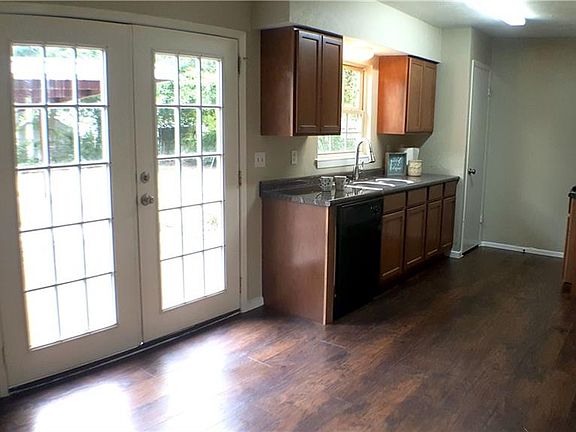 3rd image of 12121 Bishop Dr
