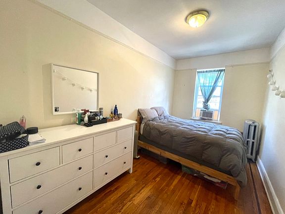 3rd image of 28-32 45th St #2FF