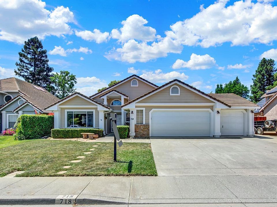 1st image of 718 Fox Hollow Way