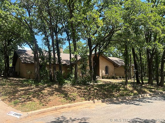 2nd image of 2913 Springdale Ln