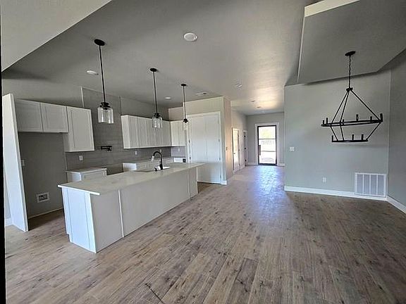 4th image of 2417 Bruin Dr