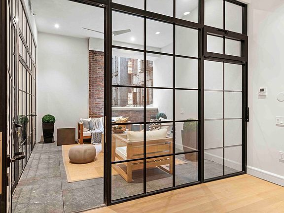 5th image of 70 Reade St Unit 2S