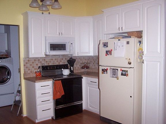 New microwave and tile backsplash