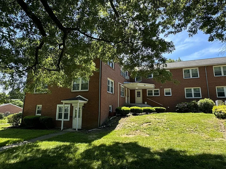 200 Bradley Ave — Photo 3