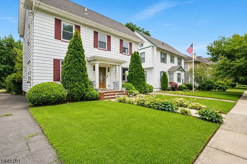 1st image of 585 Ridge St
