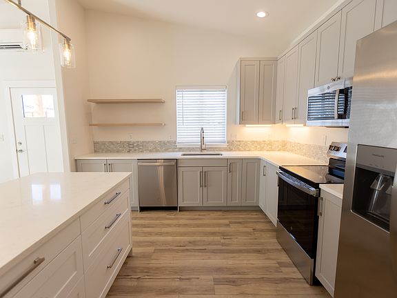 Large kitchen/cooking area