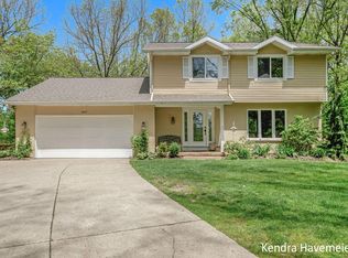 8675 Oakbrook Ridge Dr NE, Rockford, MI 49341