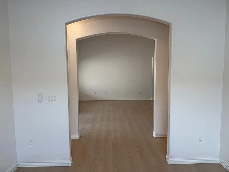 1682 E Fontana Dr — Photo 25