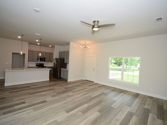 4th image of 36 Pacific Dr