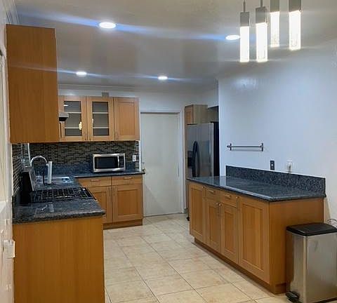 4th image of 567 E Washington Ave