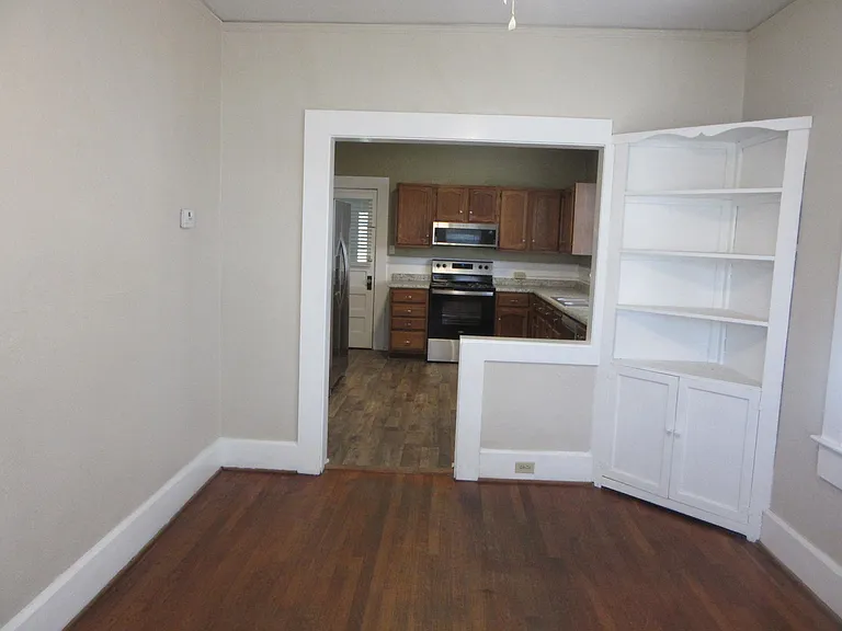207 E Ann St — Photo 8
