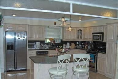 Bright & Open kitchen