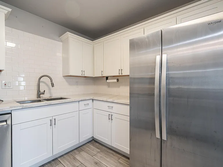 717 E Palmaire Ave — Photo 10
