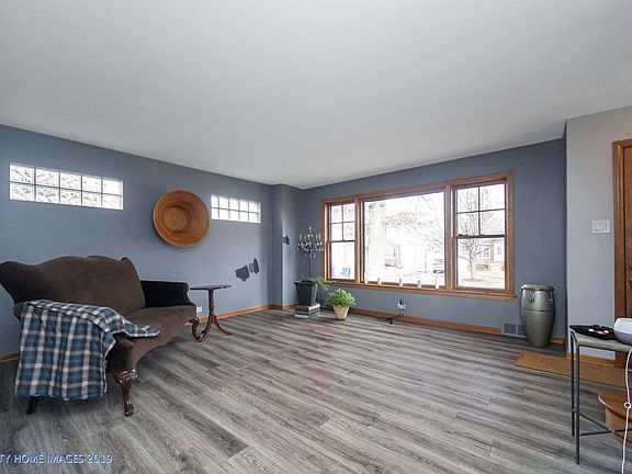 3rd image of 9816 S Millard Ave