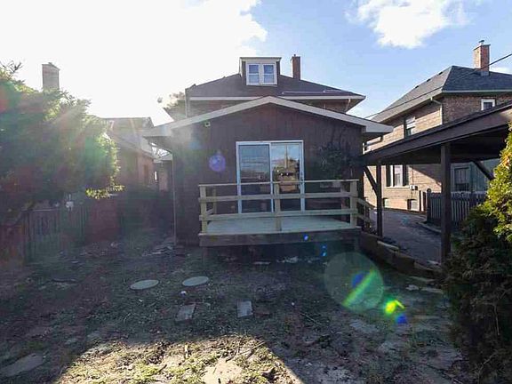 5th image of 2328 Olive St