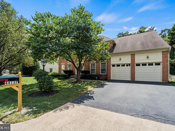 3rd image of 44137 Bristow Cir