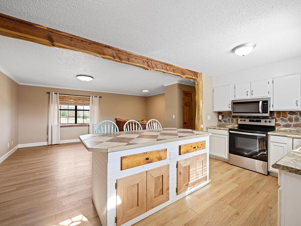 1st image of 2049 Saunders Rd