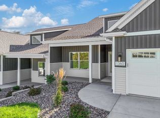 1360 Heights Ct, Bettendorf, IA