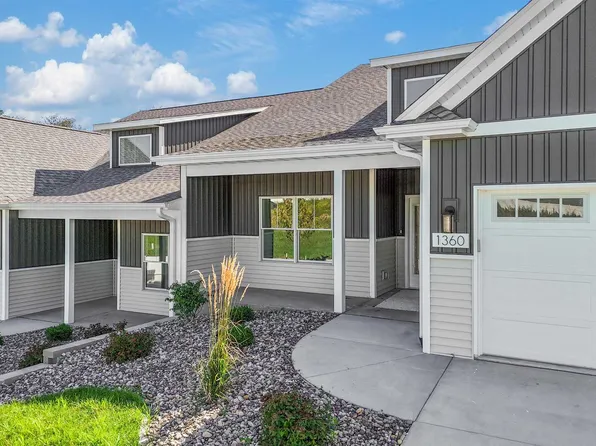 1360 Heights Ct, Bettendorf, IA 52722