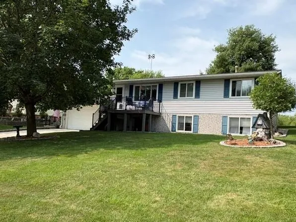 452 Kouwe St NW, Hutchinson, MN 55350