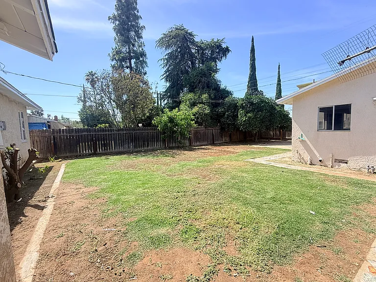 223 E Robinson Ave — Photo 34