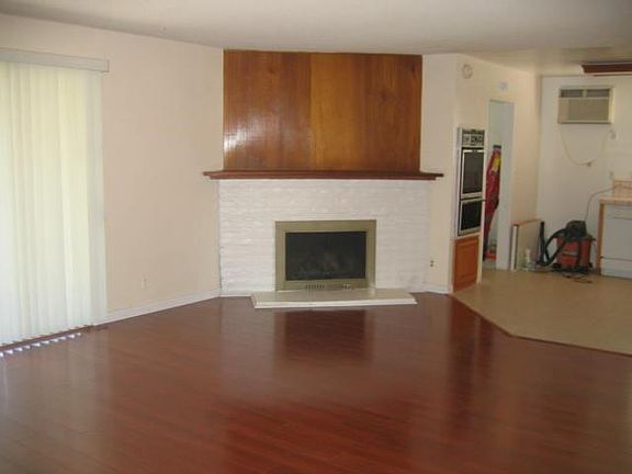 3rd image of 24318 Hartland St