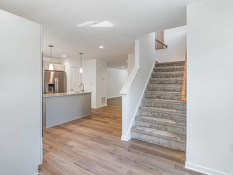 158 High Pointe Dr — Photo 4
