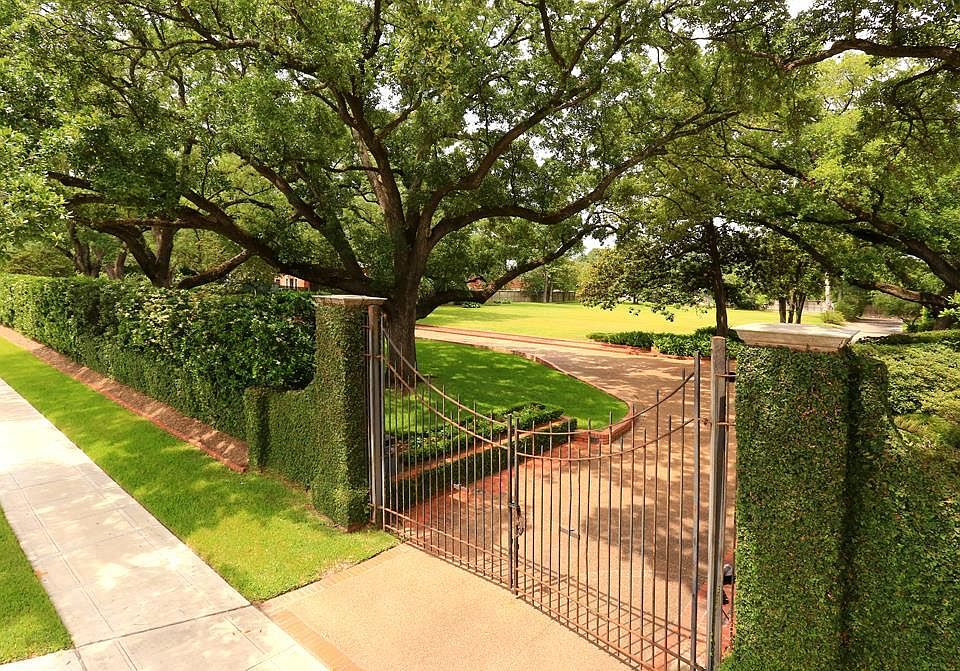 1st image of 2004 River Oaks Blvd
