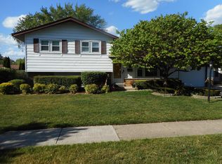 283 Redwood Ave, Elk Grove Village, IL 60007