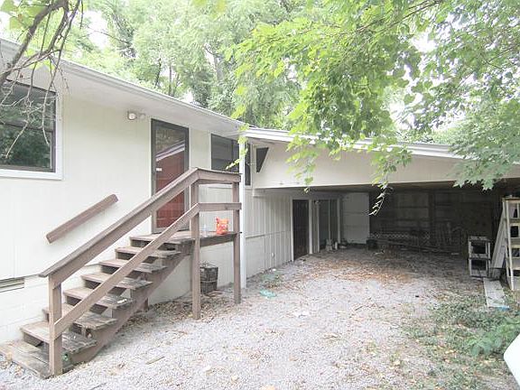 3rd image of 700 W Kingwood Dr