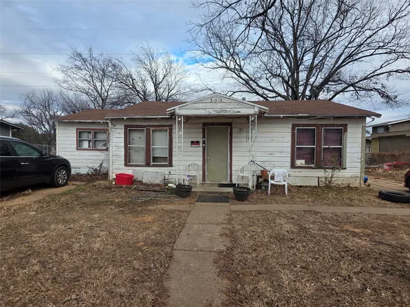 213 Pennsylvania Ave, Graham, TX 76450