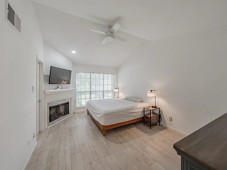 2402 Northlake Ct — Photo 13