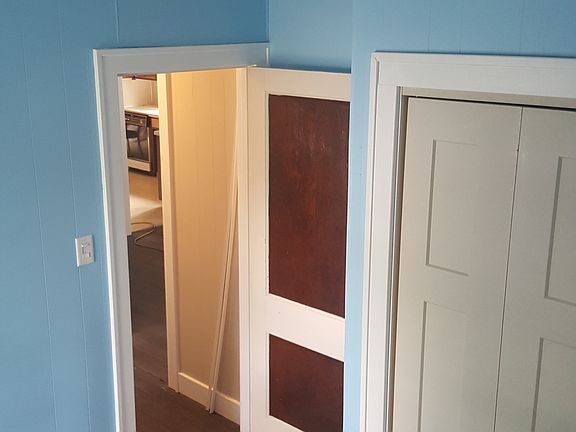 4th image of 311 W 18th St