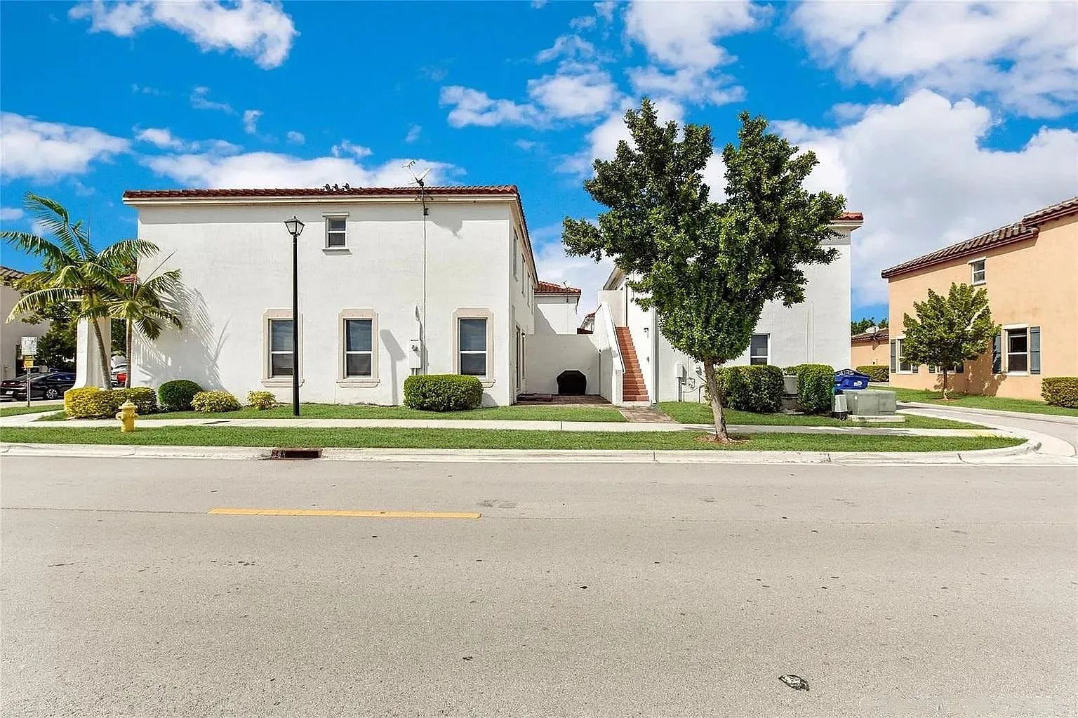 4 bed, 2312 sqft, $3,300 — Photo 3